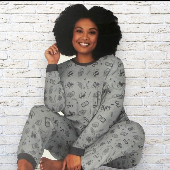 NWT Harry Potter Women 2 Piece Pajama Set Size L - Picture 1 of 3